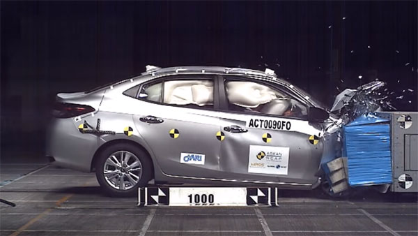 'ഇടി' പരീക്ഷയില്‍ അഞ്ചു സ്റ്റാര്‍ നേടി ടൊയോട്ട യാരിസ്