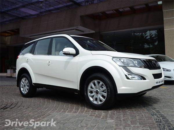 കുത്തിയൊലിക്കുന്ന വെള്ളത്തില്‍ ബൊലേറോയുമായി കേരള പൊലീസ് — കൈയ്യടിച്ച് സോഷ്യല്‍ മീഡിയ