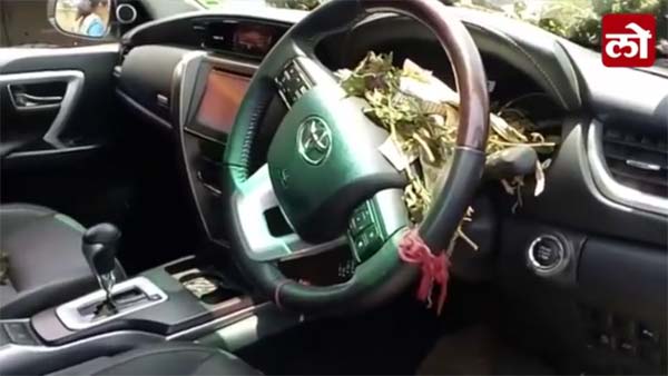 ടൊയോട്ടയുടെ സേവനത്തില്‍ അതൃപ്തി, പുത്തന്‍ ഫോര്‍ച്യൂണറില്‍ മാലിന്യം നിറച്ച് ഉടമ