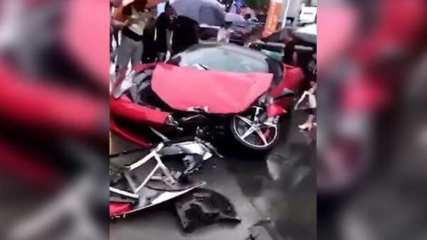 പിടിച്ചു നിര്‍ത്താന്‍ കഴിഞ്ഞില്ല, ഫെറാറിയില്‍ നാശം വിതച്ച് യുവതി — ഹൃദയം തകര്‍ന്നു കാര്‍ പ്രേമികള്‍