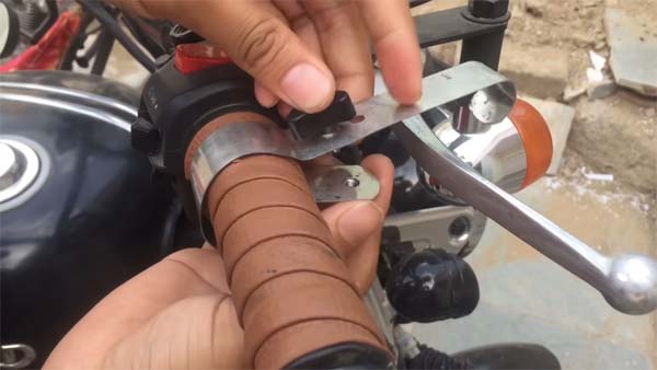 30 രൂപയ്ക്ക് ബുള്ളറ്റിന് ക്രൂയിസ് കണ്‍ട്രോള്‍, പുതിയ കണ്ടുപിടുത്തവുമായി റോയല്‍ എന്‍ഫീല്‍ഡ് ഉടമ