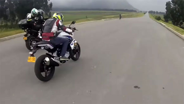 കടലാസില്‍ പുലി ഡോമിനാർ, പക്ഷെ കുഞ്ഞന്‍ ബിഎംഡബ്ല്യു ബൈക്കുമായി മത്സരിച്ചപ്പോള്‍