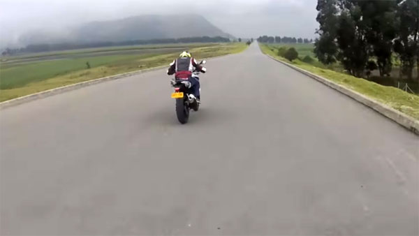 കടലാസില്‍ പുലി ഡോമിനാർ, പക്ഷെ കുഞ്ഞന്‍ ബിഎംഡബ്ല്യു ബൈക്കുമായി മത്സരിച്ചപ്പോള്‍