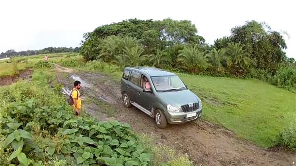 ചതുപ്പില്‍ കരുത്തുകാട്ടാന്‍ ഇറങ്ങി എസ്‌യുവികള്‍ — XUV500, ബൊലേറോ, സഫാരി സ്റ്റോം; കിതച്ചത് ആര്?