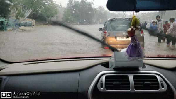 തോണിയല്ലിത്, TUV300 ഉടമയ്ക്ക് മഹീന്ദ്ര തലവന്റെ രസികന്‍ മറുപടി