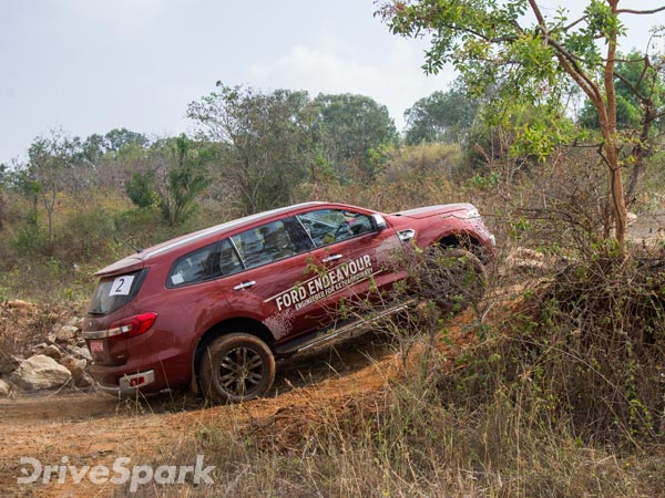 ചതുപ്പില്‍ കരുത്തുകാട്ടാന്‍ ഇറങ്ങി എസ്‌യുവികള്‍ — XUV500, ബൊലേറോ, സഫാരി സ്റ്റോം; കിതച്ചത് ആര്?