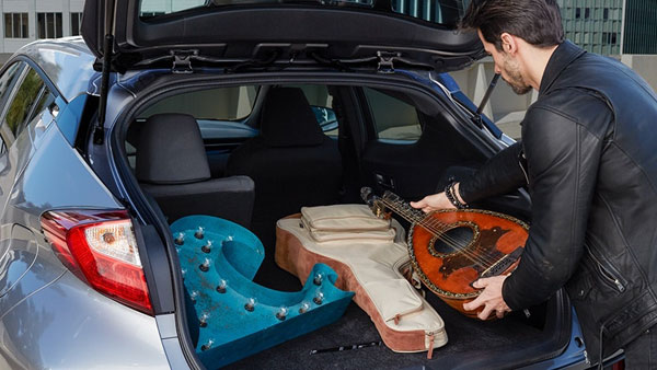 ജീപ് കോമ്പസിന് ഭീഷണി മുഴക്കി ടൊയോട്ട CHR — അറിയേണ്ടതെല്ലാം