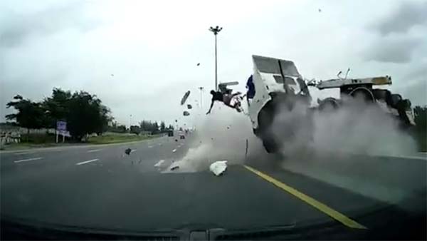 സീറ്റ് ബെല്‍റ്റ് ധരിച്ചില്ലെങ്കില്‍? — ഉത്തരം ഈ വീഡിയോ നൽകും