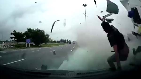 സീറ്റ് ബെല്‍റ്റ് ധരിച്ചില്ലെങ്കില്‍? — ഉത്തരം ഈ വീഡിയോ നൽകും