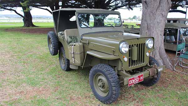 ഫോര്‍ച്യൂണറിനെയും എന്‍ഡവറിനെയും വെല്ലുവിളിച്ച് പഴയ വില്ലിസ് ജീപ്പ്