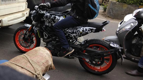 അടിസ്ഥാനം 390 ഡ്യൂക്ക്, ബജാജ് നിര്‍മ്മിക്കുന്ന സ്വാര്‍ട്ട്പിലന്‍ ക്യാമറയ്ക്ക് മുന്നില്‍ കുടുങ്ങി