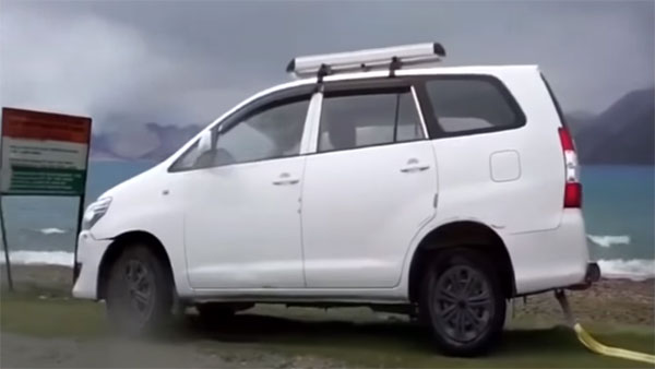 കുഴിയില്‍പ്പെട്ട് ഇന്നോവയും സ്‌കോര്‍പിയോയും, രക്ഷകനായി ടാറ്റ ഹെക്‌സ — വീഡിയോ