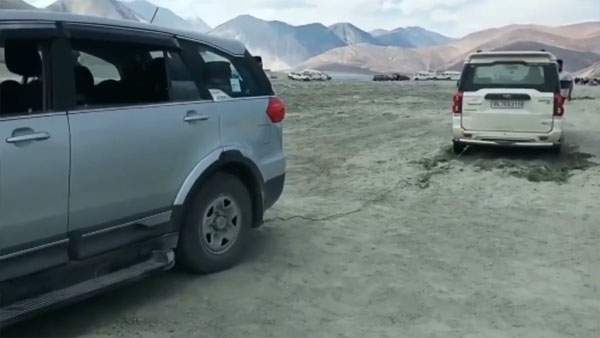 കുഴിയില്‍പ്പെട്ട് ഇന്നോവയും സ്‌കോര്‍പിയോയും, രക്ഷകനായി ടാറ്റ ഹെക്‌സ — വീഡിയോ