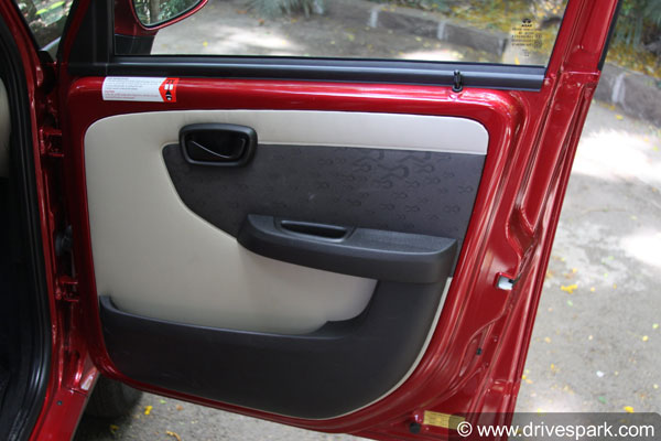 നാനോയെ വാങ്ങാന്‍ ആളില്ല, രത്തന്‍ ടാറ്റയുടെ സ്വപ്‌നം പൊലിയുന്നു