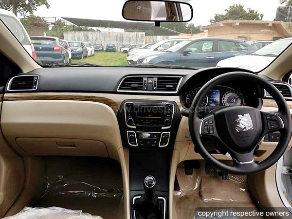 പടിക്കല്‍ കലമുടച്ചു, ക്യാമറയ്ക്ക് മുമ്പില്‍ കുടുങ്ങി പുതിയ മാരുതി സിയാസ്