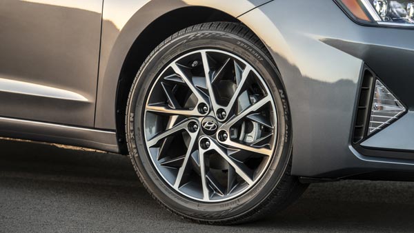 പുതിയ ഭാവത്തില്‍ ഹ്യുണ്ടായി എലാന്‍ട്ര ഫെയ്‌സ്‌ലിഫ്റ്റ് — ഭീഷണി ടൊയോട്ട കൊറോളയ്ക്ക്