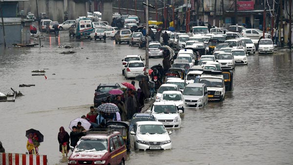 വെള്ളം കയറിയ കാറില്‍ ഇന്‍ഷുറന്‍സ് ക്ലെയിം ചെയ്യുമ്പോള്‍