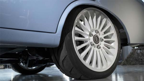 ടെസ്‌ലയ്ക്ക് റഷ്യയുടെ മറുപടി, ഇനി കലാഷ്‌നിക്കോവും നിര്‍മ്മിക്കും വൈദ്യുത കാര്‍