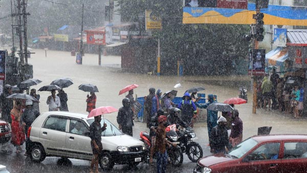 പ്രളയക്കെടുതി: 30 ലക്ഷം രൂപ പ്രഖ്യാപിച്ച് മെര്‍സിഡീസ് ബെന്‍സ്, പ്രത്യേക സര്‍വീസ് പിന്തുണയും