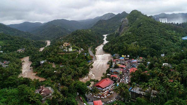 പ്രളയക്കെടുതി: 30 ലക്ഷം രൂപ പ്രഖ്യാപിച്ച് മെര്‍സിഡീസ് ബെന്‍സ്, പ്രത്യേക സര്‍വീസ് പിന്തുണയും