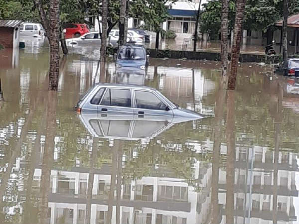 പ്രളയക്കെടുതിയില്‍ കാര്‍ കുടുങ്ങിയാല്‍ — ശ്രദ്ധിക്കണം ഇക്കാര്യങ്ങള്‍