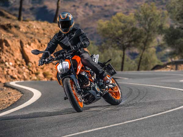 സൗജന്യ മണ്‍സൂണ്‍ കിറ്റെന്ന പേരില്‍ കെടിഎം 390 ഡ്യൂക്ക് തിരിച്ചുവിളിക്കുന്നു