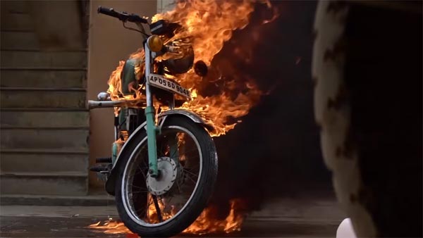 കേരളത്തിന് വേണ്ടി യമഹ RX100 ലേലം ചെയ്ത് തെലുഗു സിനിമാലോകം