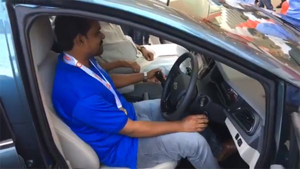 മുതുകു ചവിട്ടിപടിയാക്കി നല്‍കിയ ജൈസലിന് കാര്‍ സമ്മാനം