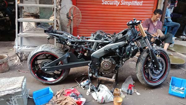 രണ്ടുലക്ഷം രൂപയ്ക്ക് ഹയബൂസയായി മാറിയ ഡോമിനാര് രണ്ടുലക്ഷം രൂപയ്ക്ക് ഹയബൂസയായി മാറിയ ഡോമിനാര്