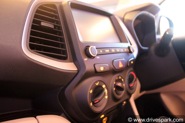 താരപ്പകിട്ടോടെ പുതിയ ഹ്യുണ്ടായി സാന്‍ട്രോ — വില 3.89 ലക്ഷം രൂപ മുതല്‍