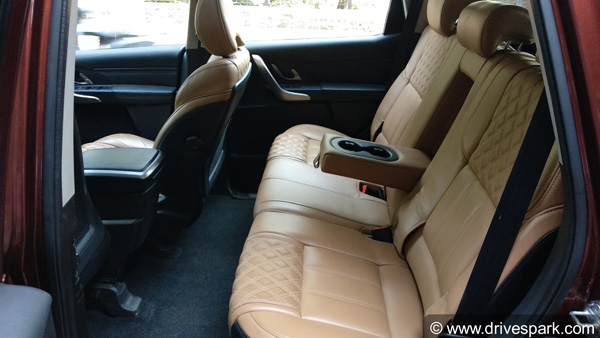 ആഢംബരം നിറഞ്ഞ് 2018 മഹീന്ദ്ര XUV500 — റിവ്യു