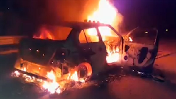 ഓടിക്കൊണ്ടിരുന്ന ഫോർഡ് ഐക്കോണിന് തീപിടിച്ചു