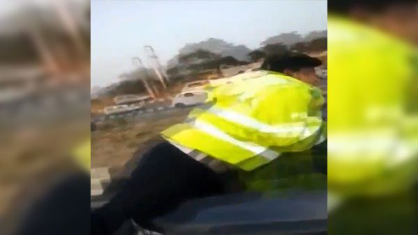 പോലീസിനെ തട്ടിത്തെറിപ്പിച്ച് ഇക്കോസ്പോർട് ഡ്രൈവറുടെ വിളയാട്ടം — വീഡിയോ