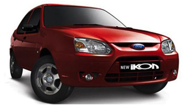 ഓടിക്കൊണ്ടിരുന്ന ഫോർഡ് ഐക്കോണിന് തീപിടിച്ചു