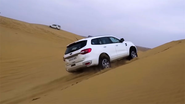 മണലിൽ കുടുങ്ങി ലാൻഡ് ക്രൂയിസറും ഫോർച്യൂണറും, രക്ഷപ്പെട്ടത് കഷ്ടിച്ച് — വീഡിയോ