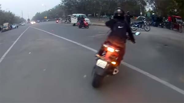 പുത്തൻ ബുള്ളറ്റും 390 ഡ്യൂക്കും മുഖാമുഖം, ആര് ജയിക്കും?