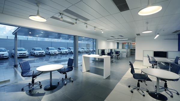 കാര്‍ നോക്കാന്‍ ഡീലര്‍ഷിപ്പിലെത്തുന്നവര്‍ ചുരുക്കം, പുതുതലമുറയ്ക്കിഷ്ടം ഓണ്‍ലൈന്‍ പഠനം