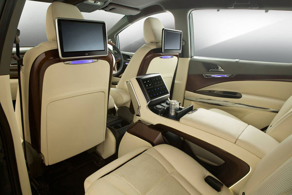 വീണ്ടും ഫോര്‍ച്യൂണറിനെ മോഡിഫൈ ചെയ്ത് ഡിസി