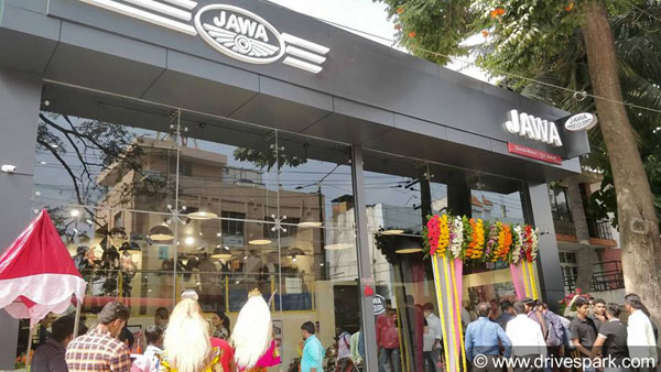 വില്‍പ്പനയില്‍ 500 സിസി ബുള്ളറ്റുകളെ തോല്‍പ്പിക്കാന്‍ ജാവ