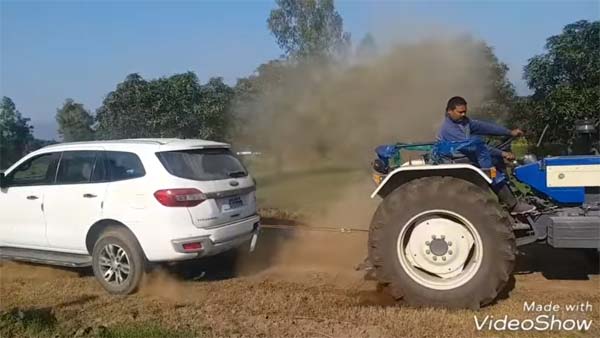 ഫോർഡ് എൻഡവറും ട്രാക്ടറും തമ്മിൽ വടംവലി, ആര് ജയിക്കും? — വീഡിയോ