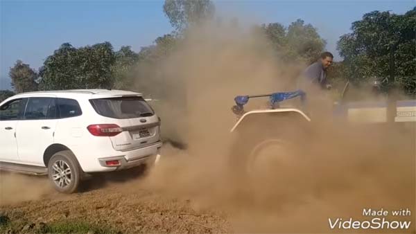 ഫോർഡ് എൻഡവറും ട്രാക്ടറും തമ്മിൽ വടംവലി, ആര് ജയിക്കും? — വീഡിയോ