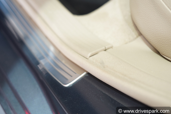 തിളക്കം മാഞ്ഞോ? വിഷമിക്കേണ്ട, പഴയ കാര്‍ പുത്തനാക്കാന്‍ വഴിയുണ്ട്