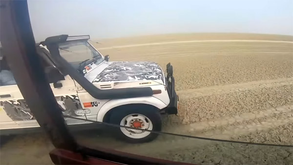 മഹീന്ദ്ര ഥാറും മാരുതി ജിപ്സിയും ഏറ്റുമുട്ടിയപ്പോൾ — വീഡിയോ