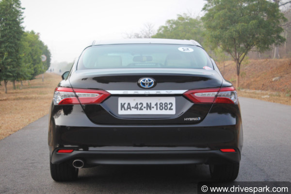 പുതിയ ഭാവപ്പകര്‍ച്ചയില്‍ 2019 ടൊയോട്ട കാമ്രി — റിവ്യു