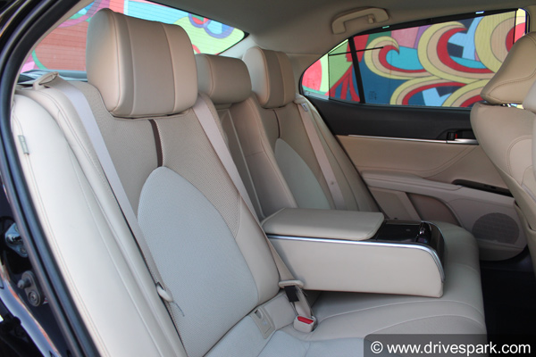 പുതിയ ഭാവപ്പകര്‍ച്ചയില്‍ 2019 ടൊയോട്ട കാമ്രി — റിവ്യു