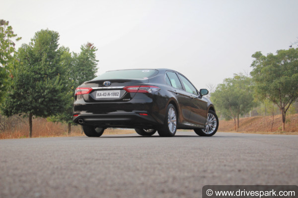 പുതിയ ഭാവപ്പകര്‍ച്ചയില്‍ 2019 ടൊയോട്ട കാമ്രി — റിവ്യു