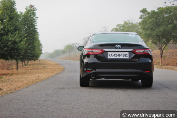 പുതിയ ഭാവപ്പകര്‍ച്ചയില്‍ 2019 ടൊയോട്ട കാമ്രി — റിവ്യു