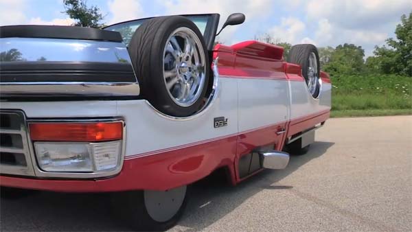 കാണാം കീഴ്‌മേല്‍ മറിഞ്ഞൊരു കാര്‍ — വീഡിയോ