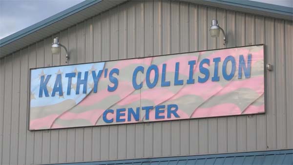 കാണാം കീഴ്‌മേല്‍ മറിഞ്ഞൊരു കാര്‍ — വീഡിയോ