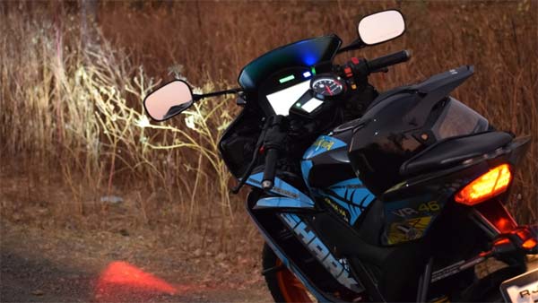 ഫിംഗര്‍പ്രിന്റ് സ്റ്റാര്‍ട്ടും ക്രൂയിസ് കണ്‍ട്രോളും — യമഹ R15 സ്മാര്‍ട്ടാവുമ്പോള്‍